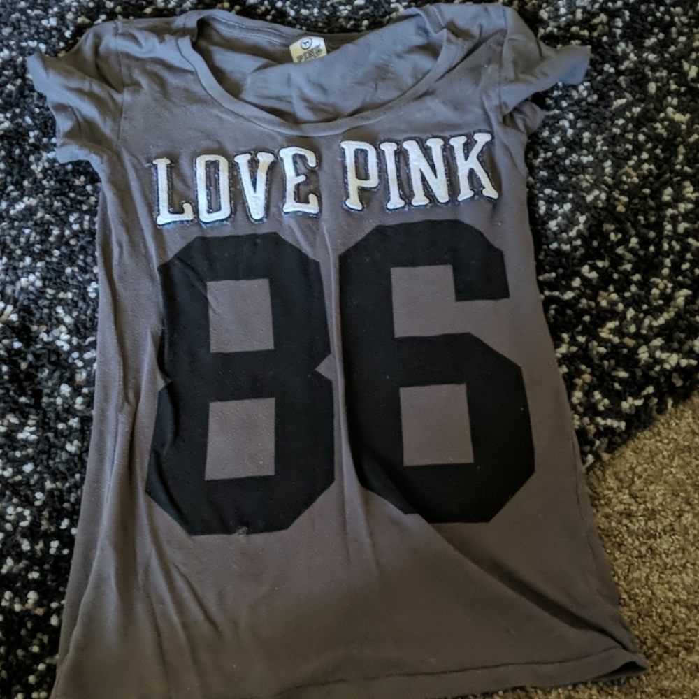 Gray tee shirt